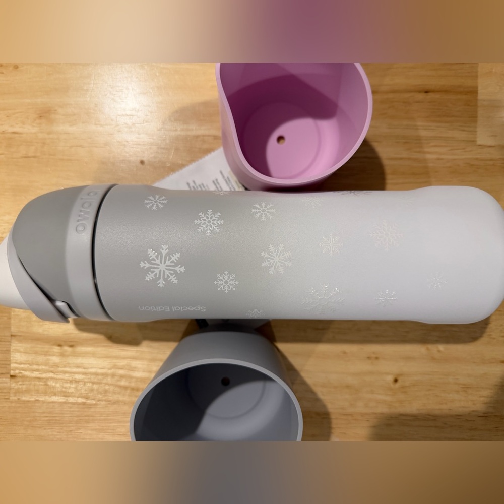 Owala limited edition ombré snowflake bottle